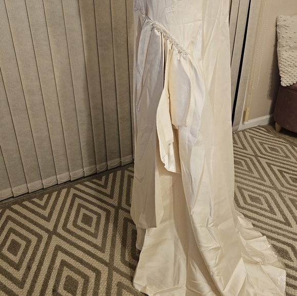 Peter Langner Cream Wedding Dress 6/8 - Picture 3 of 8